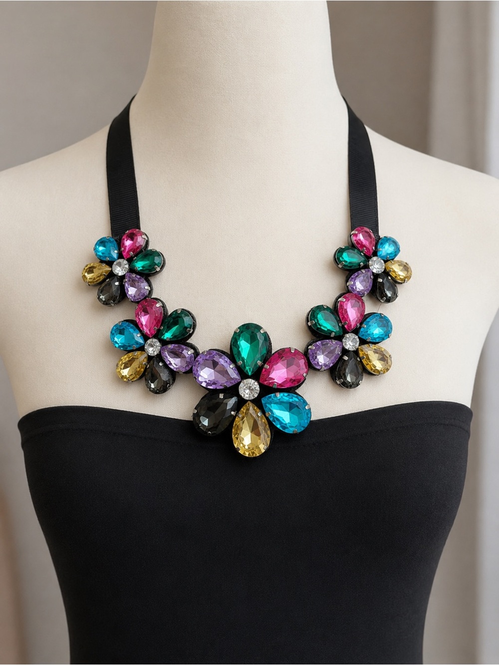 Colorful Statement Fashion Necklace – Non-Precious Materials